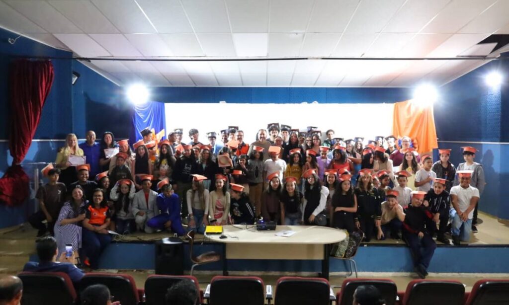 Programa ‘Defesa Civil Mirim’ de Mauá fica em terceiro no Prêmio Periferia Viva 2025 do Governo Federal Programa 'Defesa Civil Mirim' de Mauá fica em terceiro no Prêmio Periferia Viva 2025 do Governo Federal