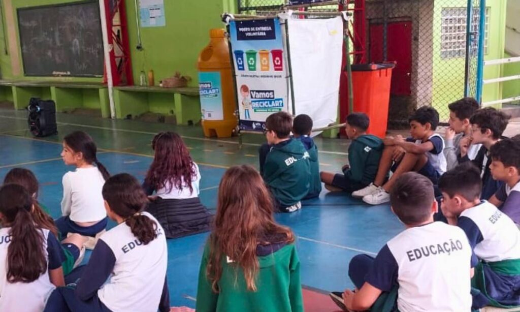 Projeto da Prefeitura de São Caetano de coleta seletiva nas escolas chega à EMEF Dom Benedito Projeto da Prefeitura de São Caetano de coleta seletiva nas escolas chega à EMEF Dom Benedito