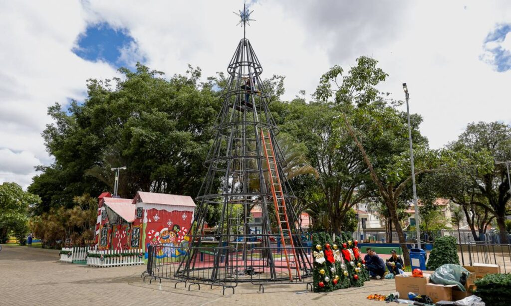São Caetano abre oficialmente o Natal com Papai Noel e Árvore de Natal na Praça dos Imigrantes na Kennedy