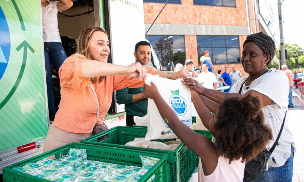 São Caetano soma mais de 9,6 toneladas de alimentos entregues à população com o EcoTroca São Caetano soma mais de 9,6 toneladas de alimentos entregues à população com o EcoTroca