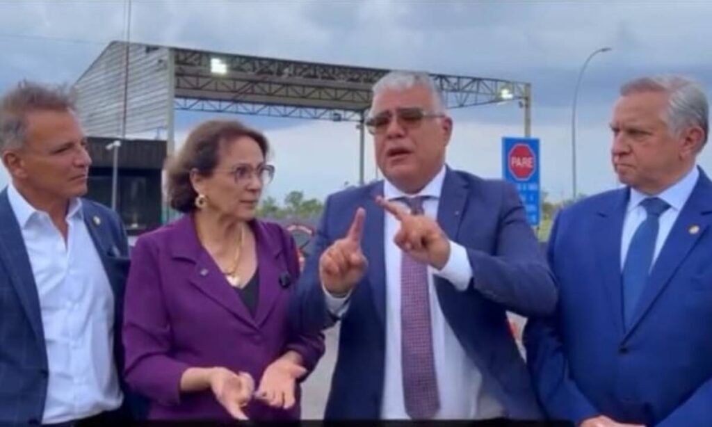 Senadores aliados de Bolsonaro fazem visita técnica à Papuda nesta segunda (17)