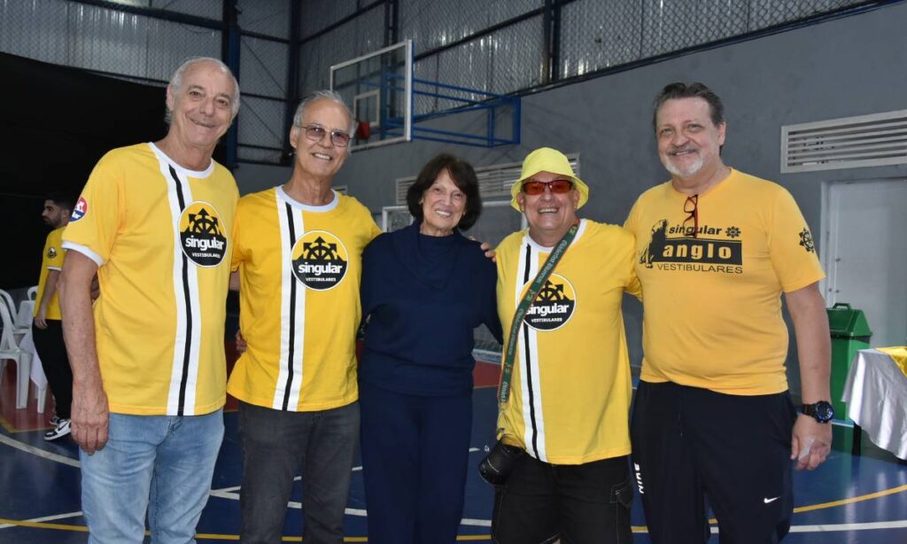 Singular acompanha alunos nos locais de prova da Fuvest e reúne colaboradores em confraternização