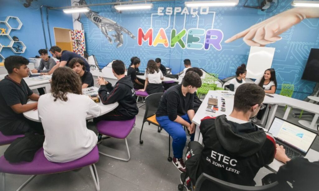 Centro Paula Souza amplia oferta com 34 novos cursos técnicos e superiores entre 2023 e 2025.