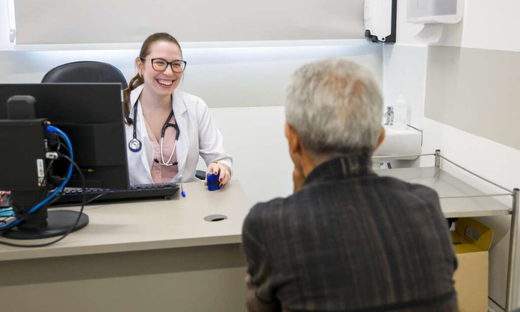 Conselho de Saúde se reúne para avaliar avanços em São Caetano Conselho de Saúde se reúne no Hospital Albert Sabin para avaliar avanços em São Caetano