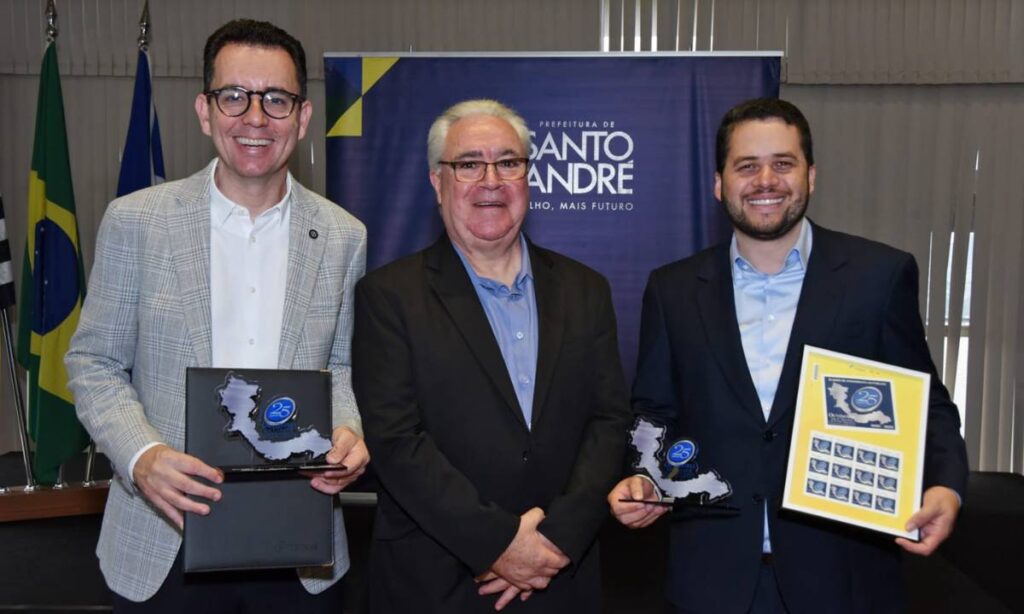 Ouvidoria de Santo André lança selo comemorativo em parceria com os Correios Ouvidoria de Santo André lança selo comemorativo em parceria com os Correios