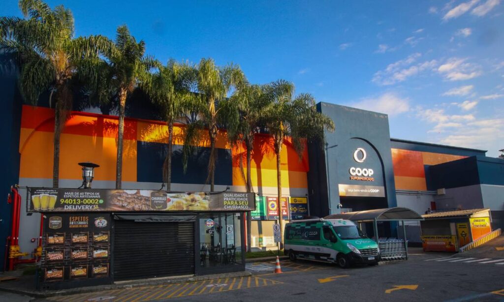 Duas unidades de supermercado da Coop passam a operar 24 horas Duas unidades de supermercado da Coop passam a operar 24 horas