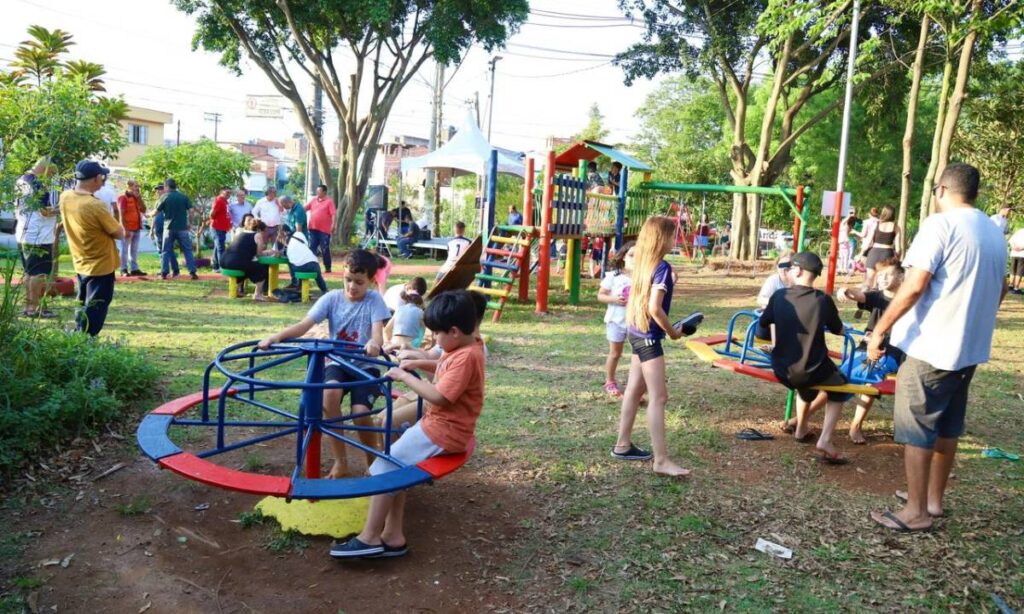 Espaço Família do Jardim Sonia Maria reúne dezenas de crianças já na inauguração