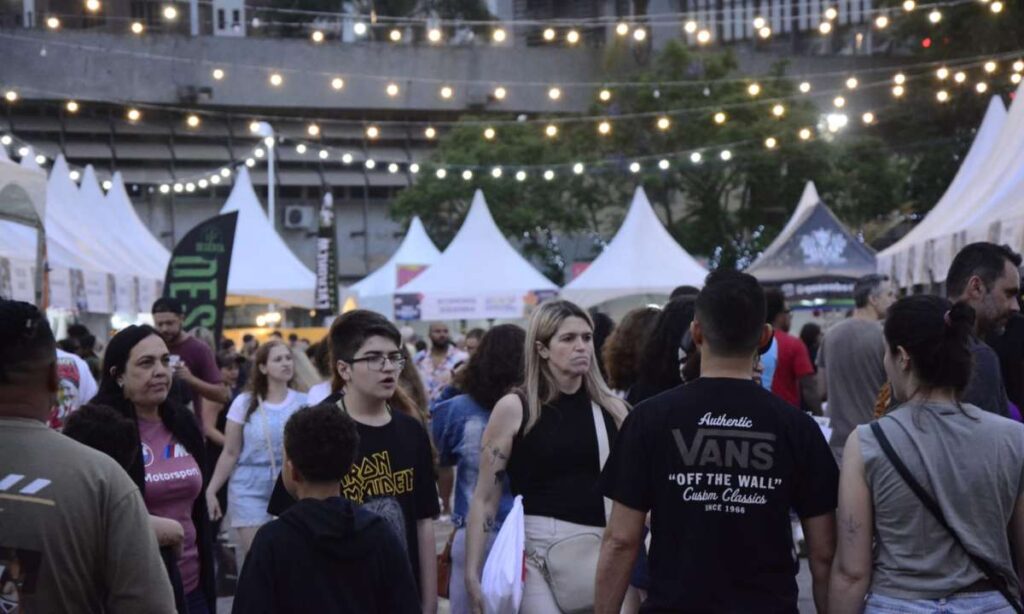 Feira do Natal Solidário atrai público de 40 mil pessoas e arrecada 2 toneladas de alimentos