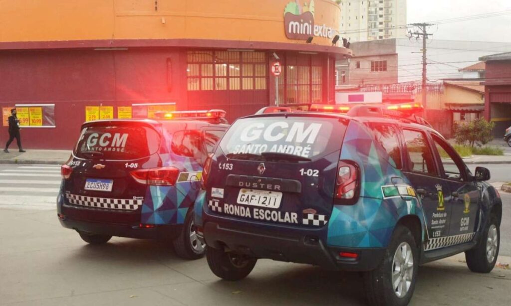Viatura da GCM de Santo André, agentes salvaram bebê após engasgamento.