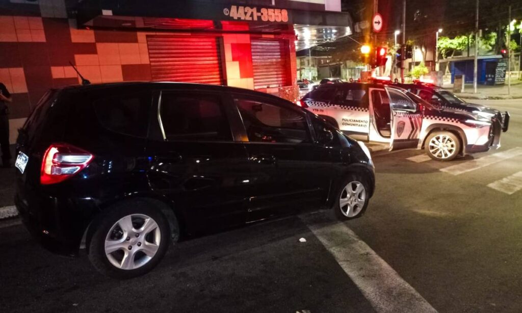 GCM de São Caetano apreende dois adolescentes e detém adulto por roubo de veículo GCM de São Caetano apreende dois adolescentes e detém adulto por roubo de veículo