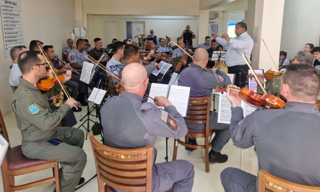 GCM de São Caetano emociona em encontro musical no Hospital da Força Aérea com encontro entre pai e filho