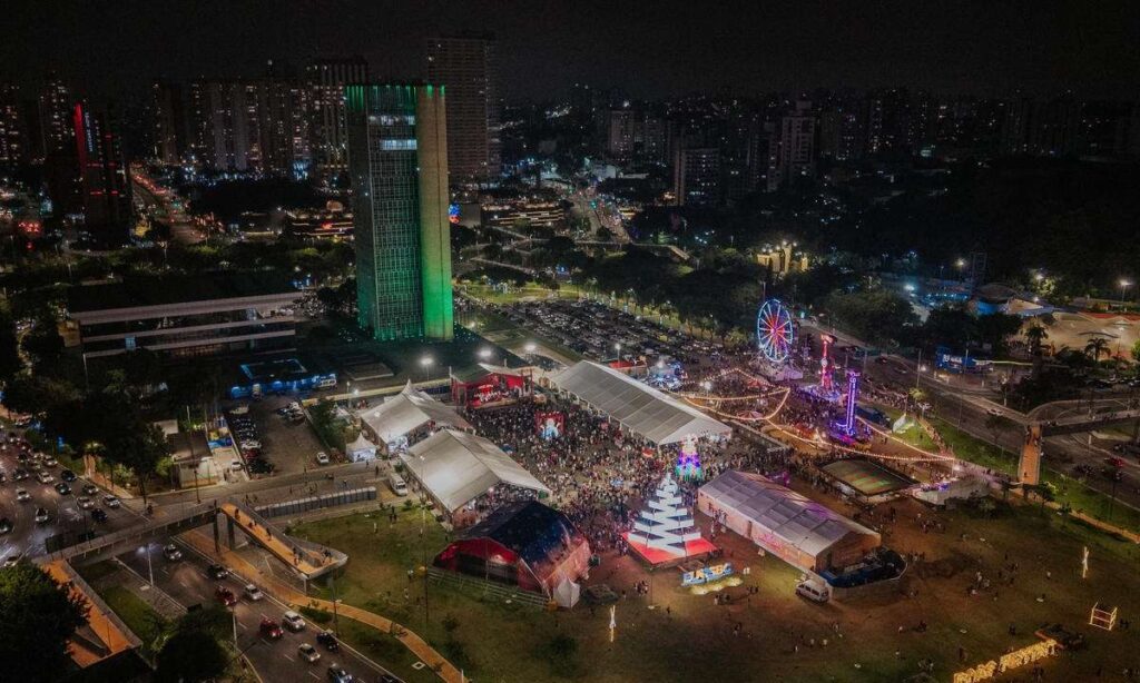 Natal Iluminado no Paço de São Bernardo tem horário ampliado e show sinfônico no feriado