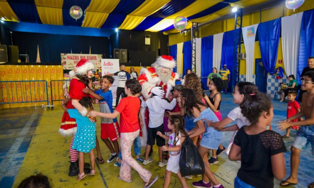 ‘Natal do Bem’ distribui 4 mil brinquedos para crianças em 4 favelas de SP em 23/12 'Natal do Bem' distribui 4 mil brinquedos para crianças em 4 favelas de SP em 23/12