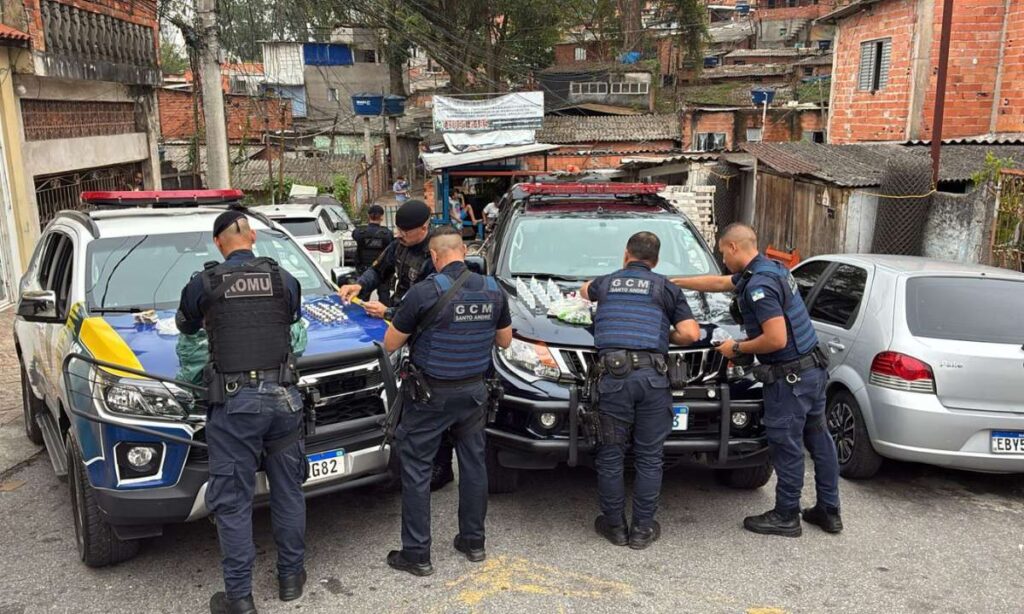Operação em São Bernardo GCM prende quatro pessoas e apreende centenas de porções de drogas