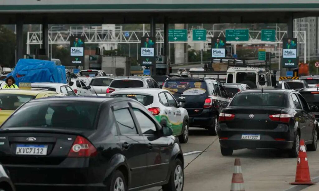 Ponte Rio-Niterói é liberada após resgate, mas trânsito segue crítico; travessia chega a 1 hora Ponte Rio-Niterói é liberada após resgate, mas trânsito segue crítico; travessia chega a 1 hora