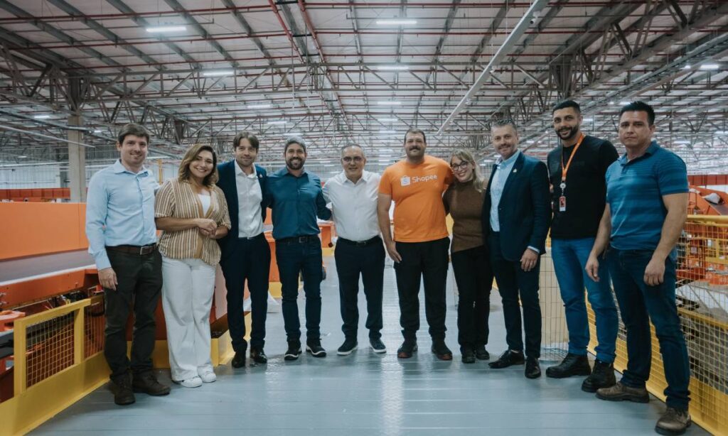 Prefeito Marcelo Lima visita centro de distribuição da Shopee em São Bernardo e debate parceria de capacitação com plataforma Prefeito Marcelo Lima visita centro de distribuição da Shopee em São Bernardo e debate parceria de capacitação com plataforma