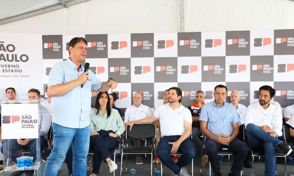 Tarcísio de Freitas inaugura Piscinão Jaboticabal; maior obra de drenagem da América Latina inicia operação no ABC 