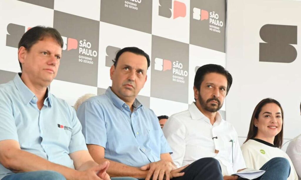 Tarcísio de Freitas inaugura Piscinão Jaboticabal; maior obra de drenagem da América Latina inicia operação no ABC