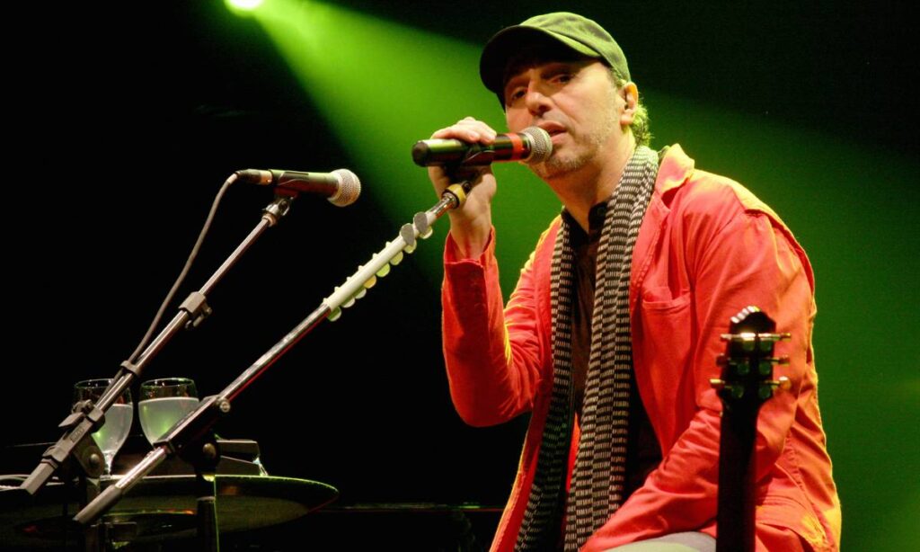 Zeca Baleiro apresenta seu novo show "Piano & Voz" na CAIXA Cultural São Paulo