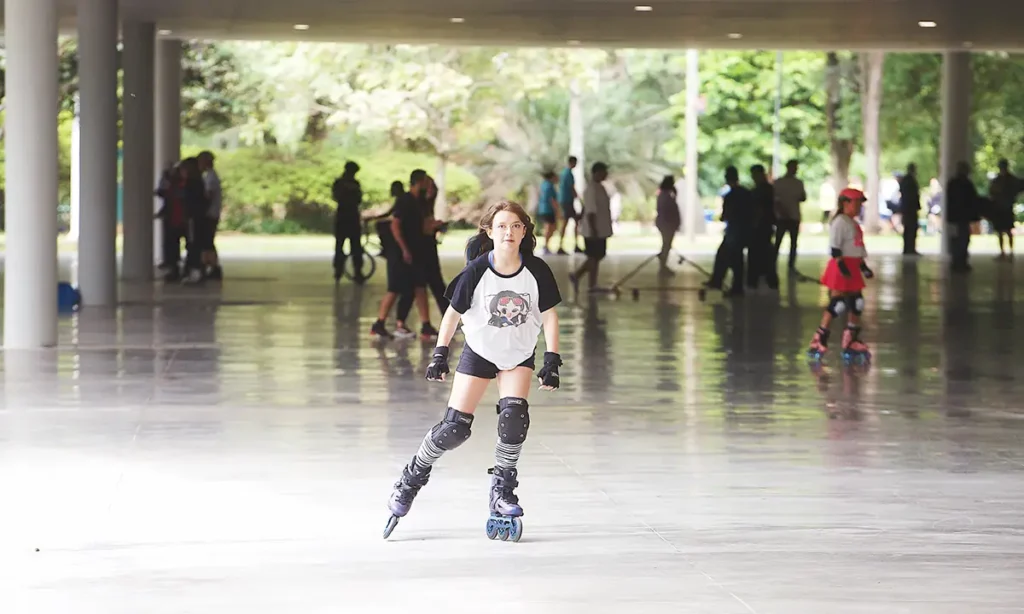 Após obras e novo decreto, Marquise do Ibirapuera reabre com skate, patins e lazer