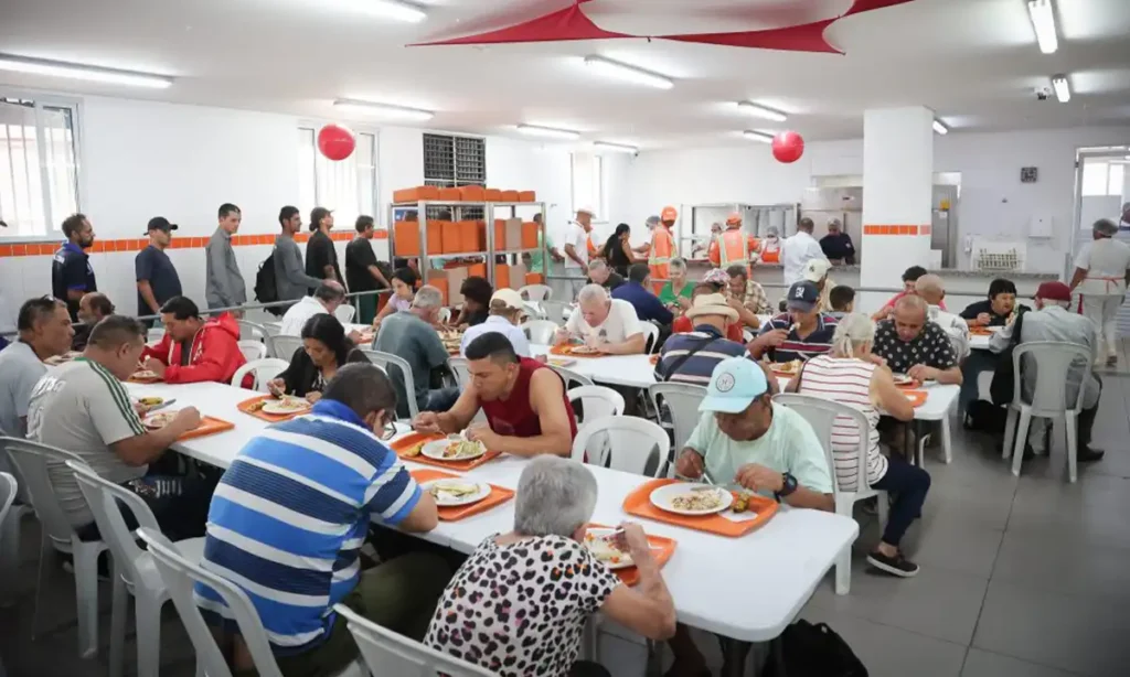 Bom Prato São Bernardo I comemora 7 anos com cardápio especial e marca histórica de 4 milhões de refeições