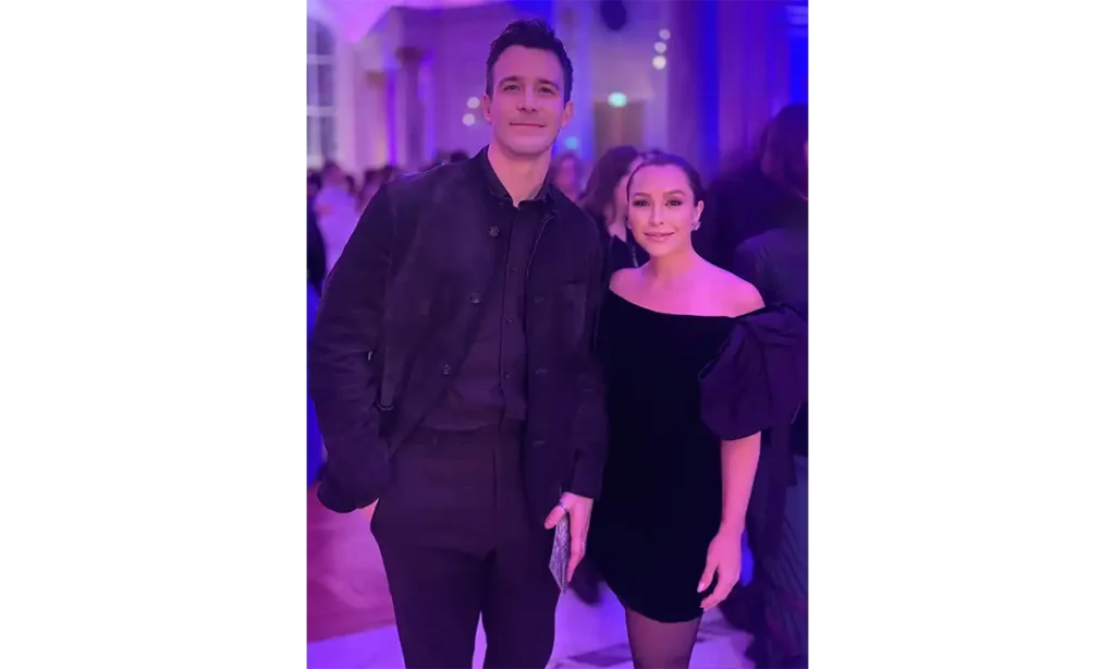 Carla Diaz desfila pelo tapete vermelho da première mundial de Bridgerton em Paris e ganha clique ao lado do galã Luke Thompson Carla Diaz desfila pelo tapete vermelho da première mundial de Bridgerton em Paris e ganha clique ao lado do galã Luke Thompson