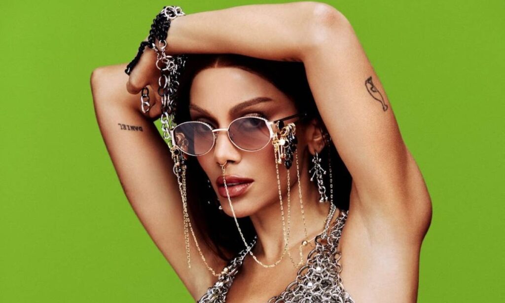Chilli Beans e Anitta apresentam coleção que celebra o fashion, a brasilidade e altas tendências para o verão 2026