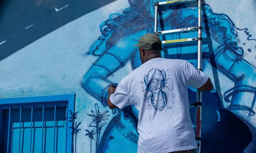 Do Rio Vermelho para o mundo: Tarcio V assina mural da Casa de Iemanjá, lança loja virtual e prepara turnê internacional