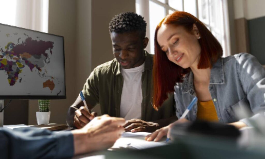 É possível utilizar a nota do Enem em universidades no exterior? Veja o que diz especialista  