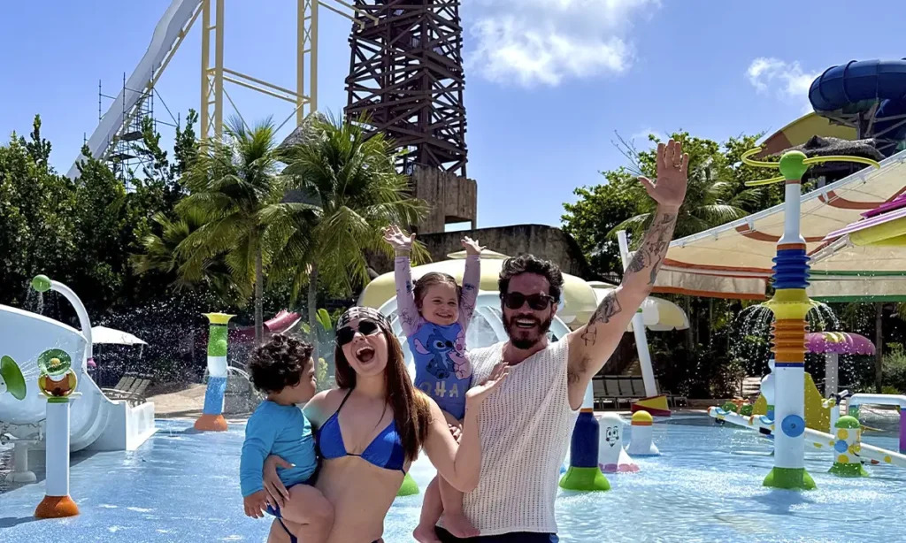Eliezer comemora 36 anos com viagem em família ao Beach Park Eliezer comemora 36 anos com viagem em família ao Beach Park