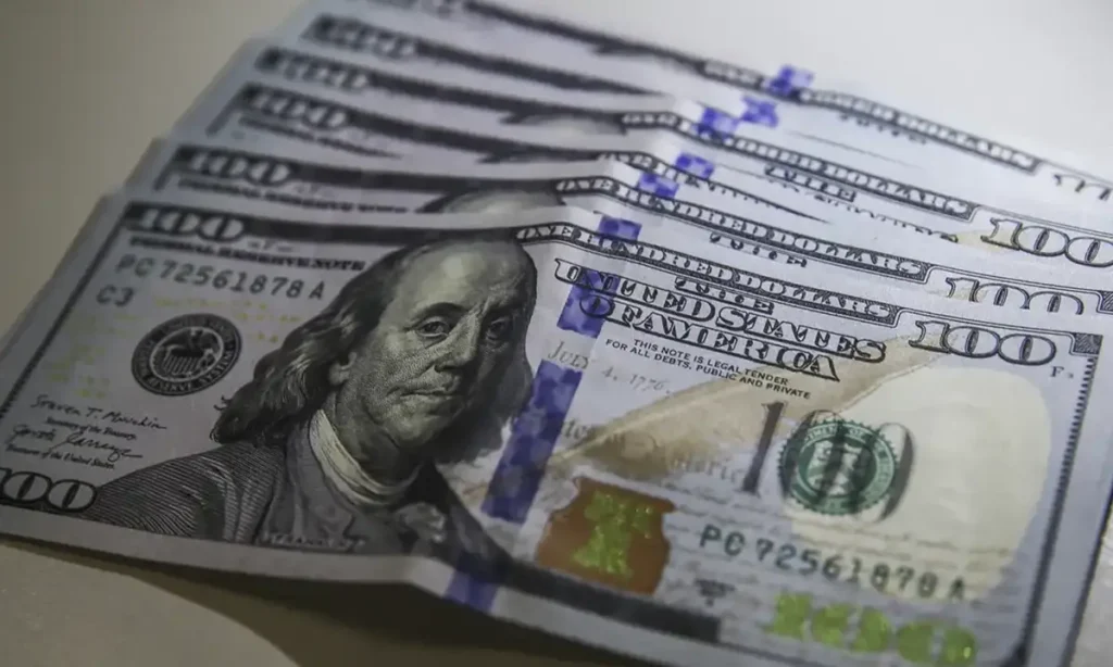 Euforia no mercado: dólar cai forte e Ibovespa ultrapassa 180 mil pontos Euforia no mercado: dólar cai forte e Ibovespa ultrapassa 180 mil pontos