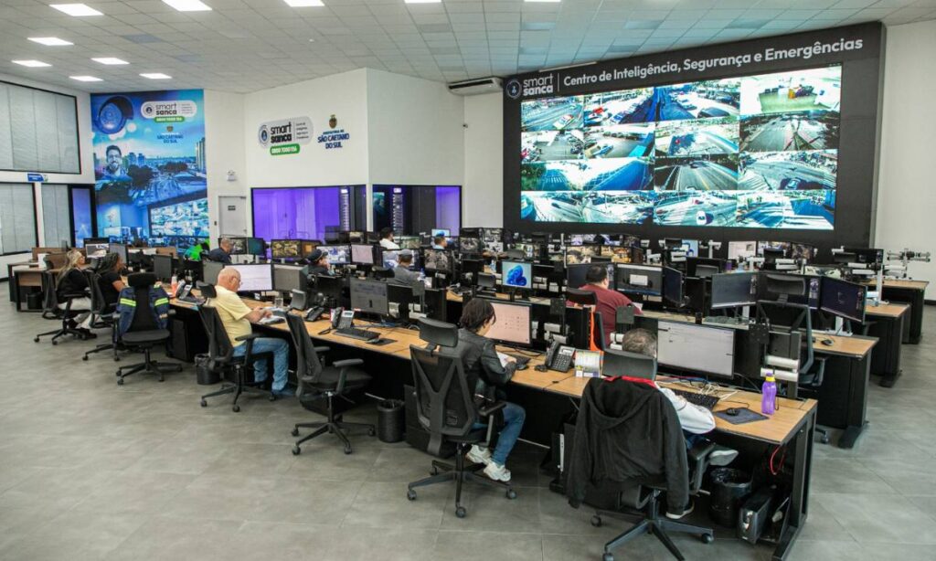 GCM de São Caetano prende homem procurado pela Justiça após alerta do reconhecimento facial do Smart Sanca