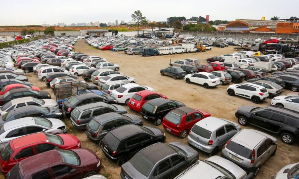 Governo de SP publica edital de concessão dos serviços de remoção e guarda de veículos