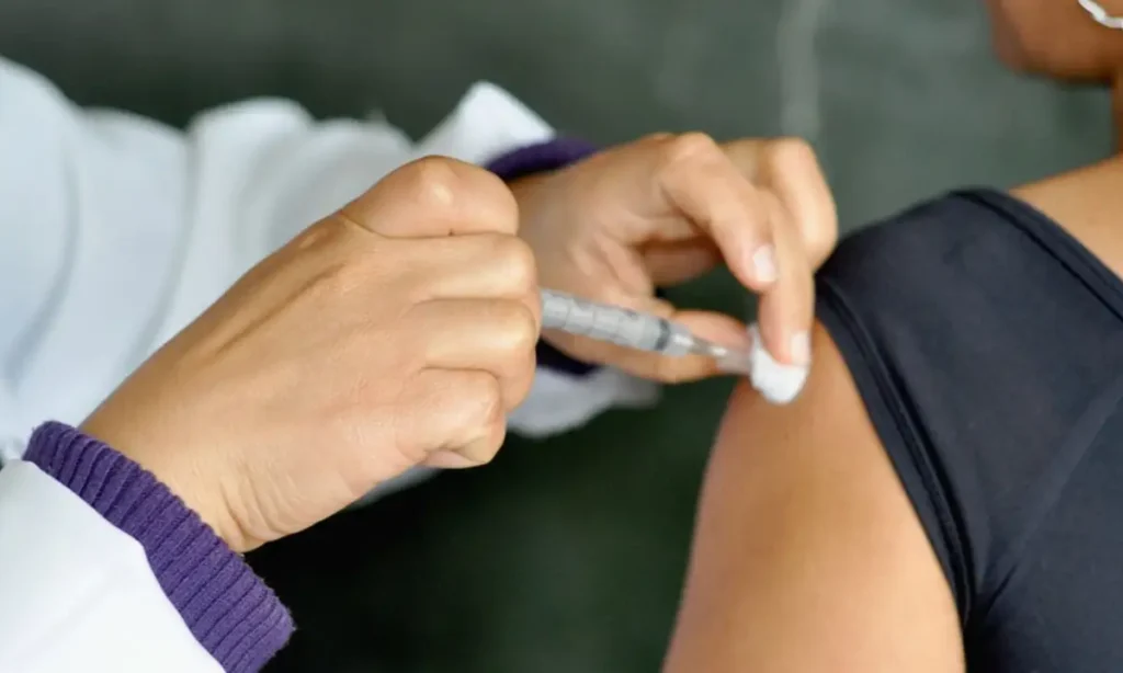 Governo de São Paulo realiza mutirão de vacinação na capital neste sábado (24) Governo de São Paulo realiza mutirão de vacinação na capital neste sábado (24)