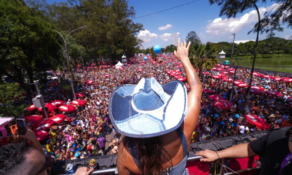 Lauana Prado comanda o bloco CarnaLau em São Paulo no dia 14 de fevereiro Lauana Prado comanda o bloco CarnaLau em São Paulo no dia 14 de fevereiro