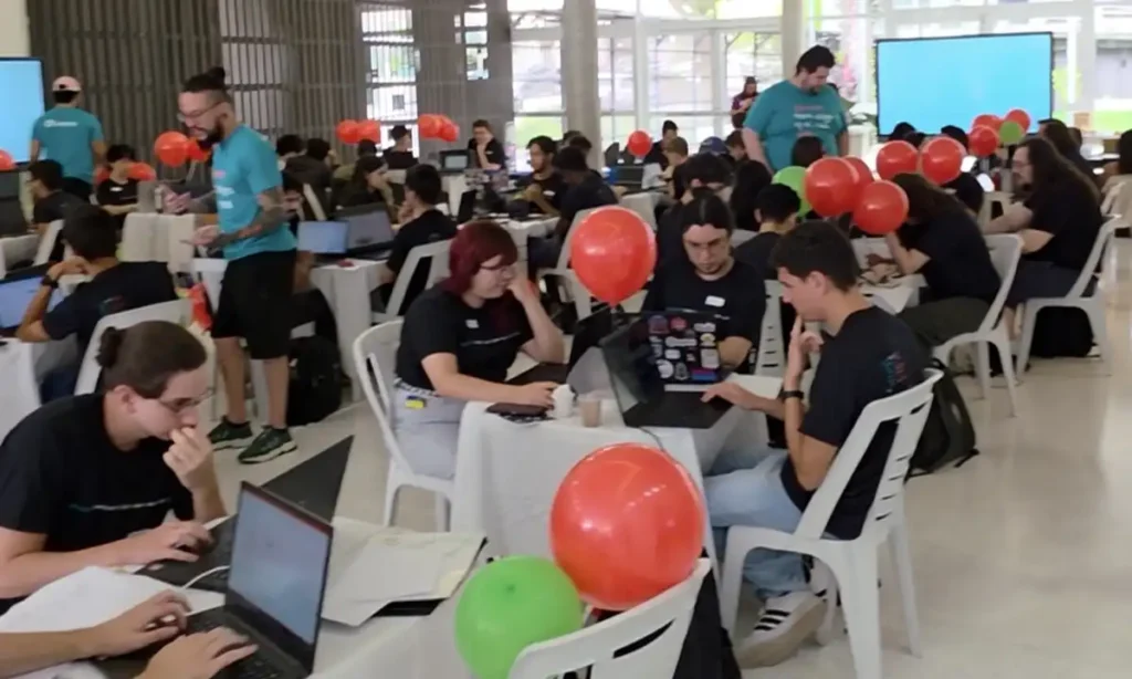 Maratona de Programação reúne mais de 100 participantes em São Caetano