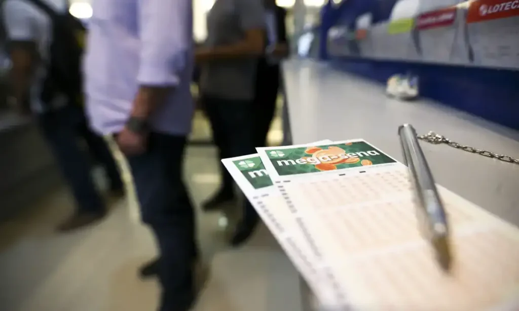 Mega-Sena pode pagar R$ 102 milhões no sorteio desta quinta-feira