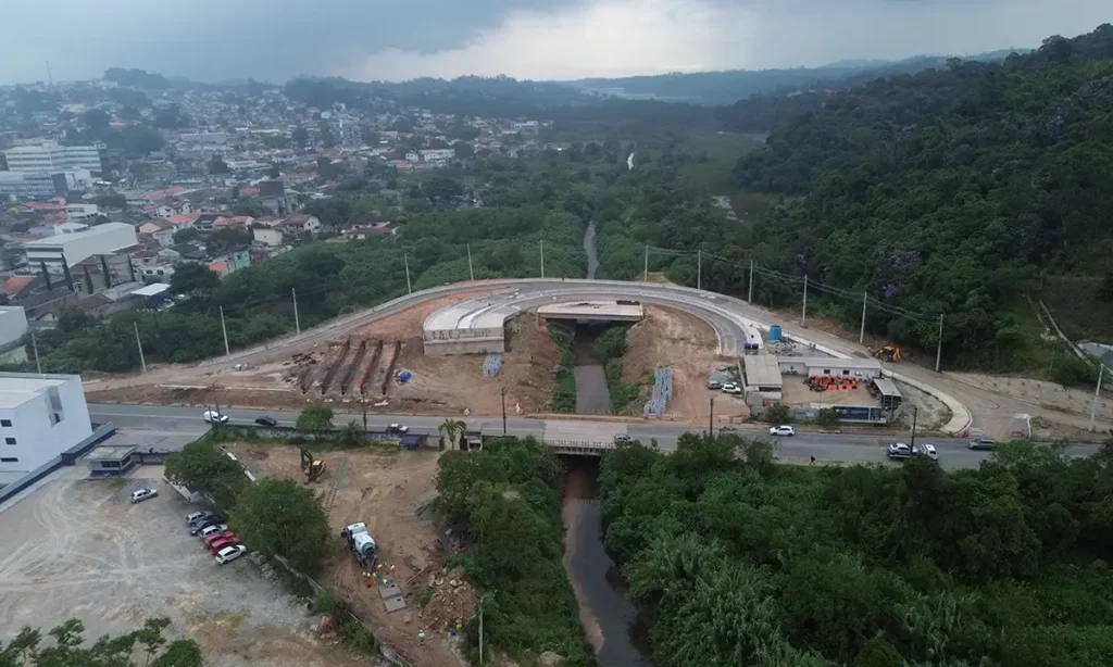 Obras do viaduto estaiado avançam para nova fase com início da drenagem e preparação das estruturas