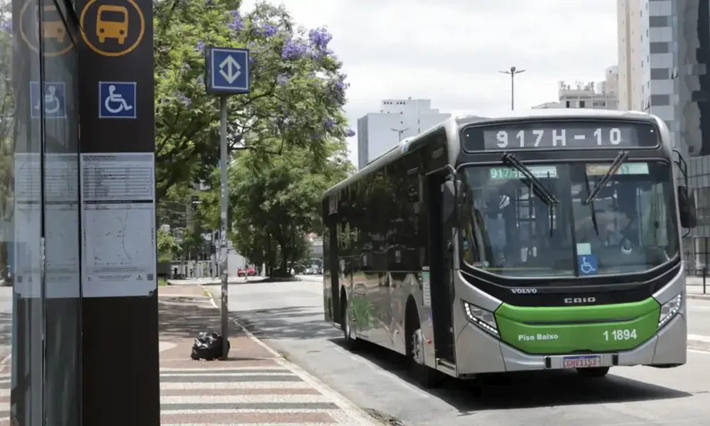 Pagamento por aproximação chega aos ônibus da capital paulista com uso de celular e Pix Pagamento por aproximação chega aos ônibus da capital paulista com uso de celular e Pix