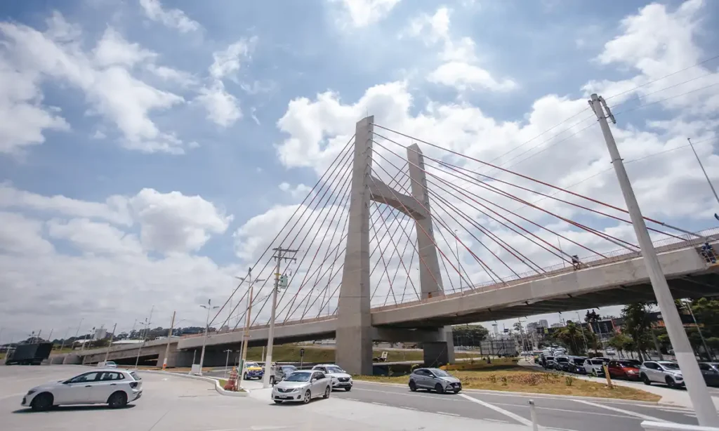 Ponte Estaiada de São Bernardo completa um mês e melhora fluxo no trânsito Ponte Estaiada de São Bernardo completa um mês e melhora fluxo no trânsito