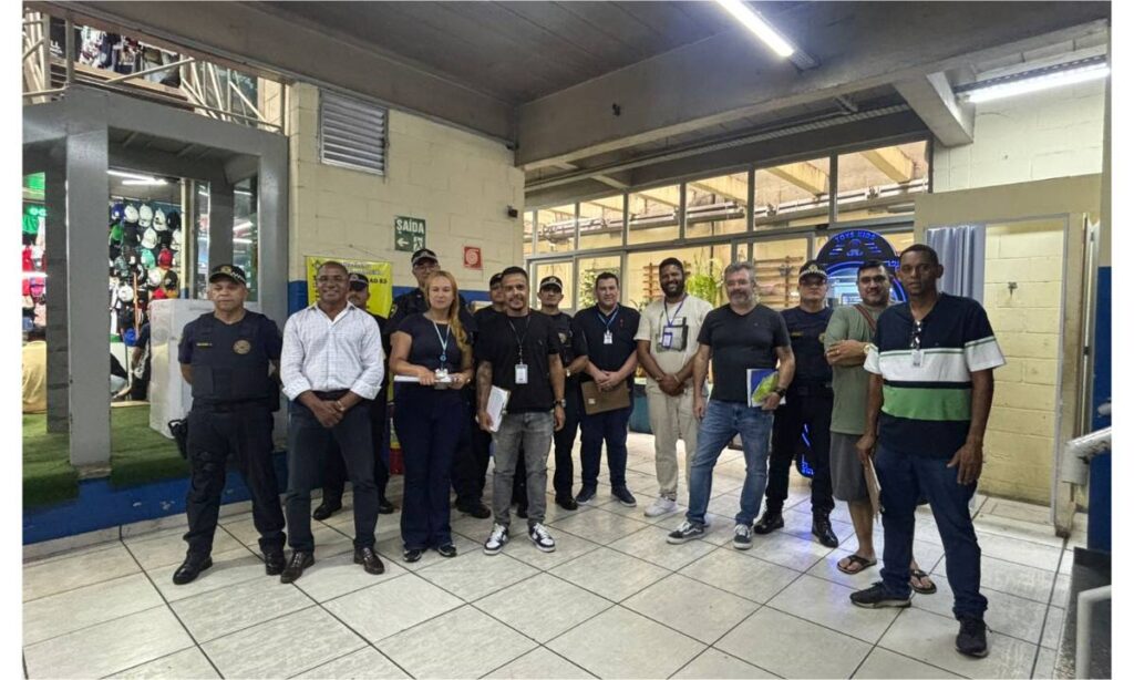 Prefeitura de Diadema ajuda comerciantes do Shopping Popular a se regularizarem