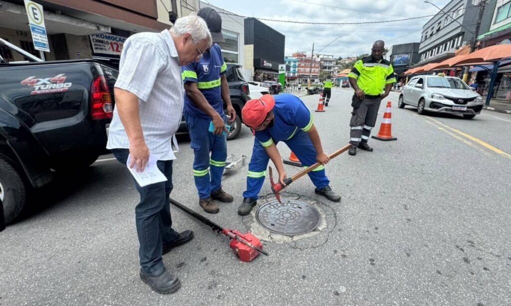 Prefeitura de Ribeirão Pires e SABESP realizam inspeção em galerias de águas pluviais no Centro Prefeitura de Ribeirão Pires e SABESP realizam inspeção em galerias de águas pluviais no Centro