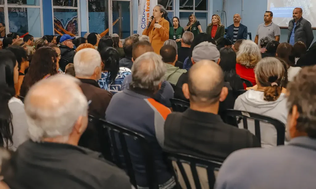Prefeitura de São Bernardo inicia processo de regularização fundiária no Tatetos em reunião com 250 moradores