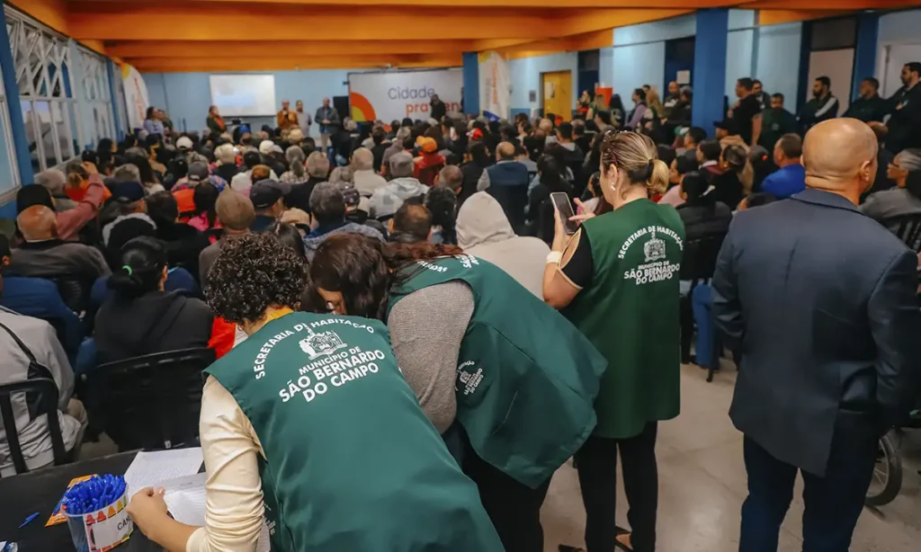 Prefeitura de São Bernardo inicia processo de regularização fundiária no Tatetos em reunião com 250 moradores