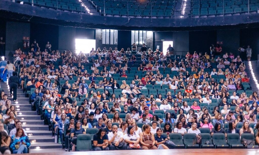 Prefeitura de São Bernardo promove formação para cuidadores que atuam com estudantes com deficiência e TEA Prefeitura de São Bernardo promove formação para cuidadores que atuam com estudantes com deficiência e TEA