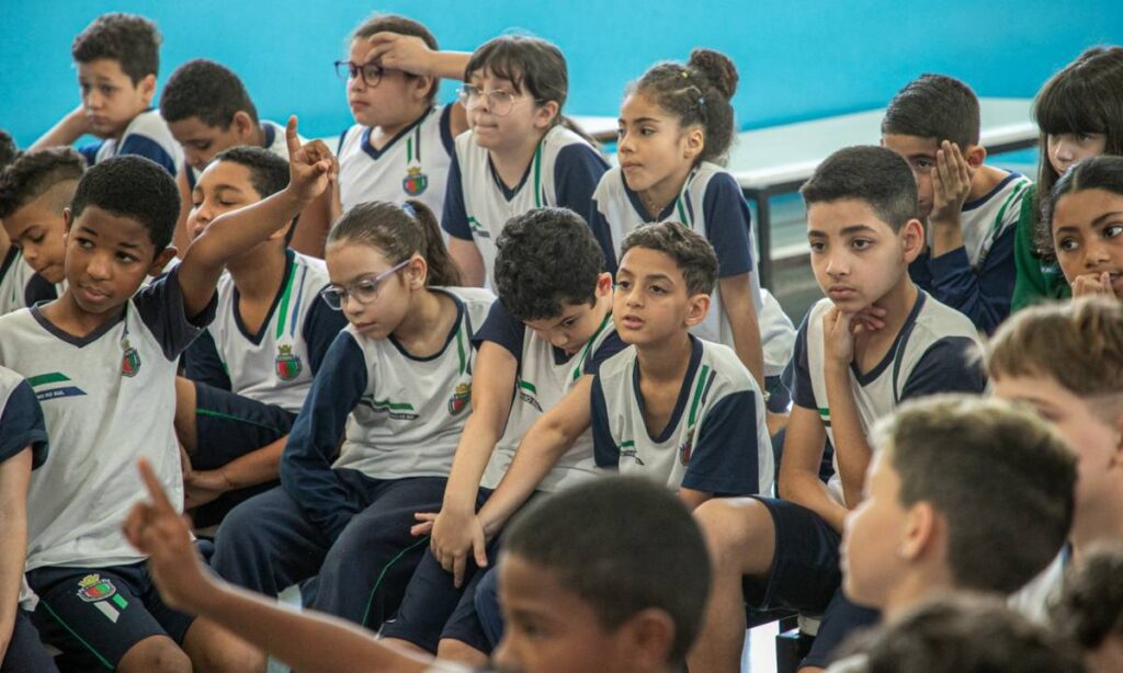 Prefeitura de São Caetano garante início do ano letivo com crédito para uniforme e material escolar