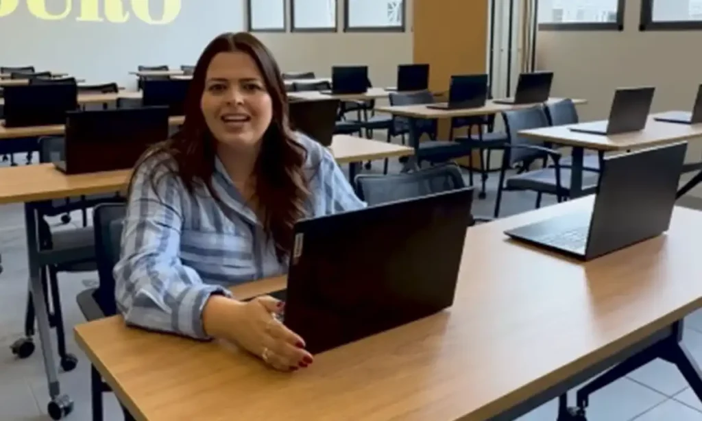 Primeira-dama Jessica Roberta lança curso gratuito de Inteligência Artificial por meio da Escola de Ouro