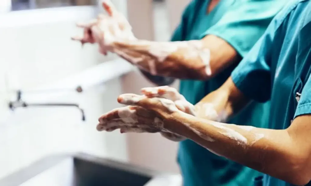 Projeto Saúde em Nossas Mãos reduz em 26% infecções hospitalares em UTIs O projeto propõe uma mudança de postura e atitude para a segurança do paciente - Foto: banco de imagens