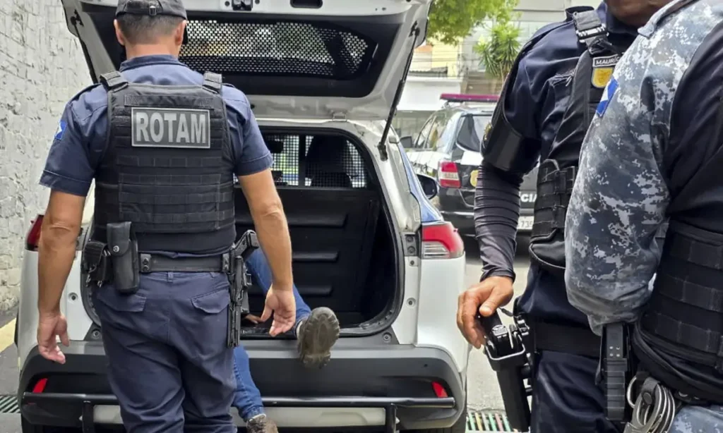 ROTAM da GCM de São Caetano prende homem em flagrante por furto no Santa Paula ROTAM da GCM de São Caetano prende homem em flagrante por furto no Santa Paula