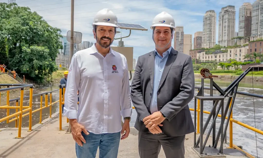 Ricardo Nunes visita usina da Emae para conferir o sistema de controle de enchentes no Rio Pinheiros